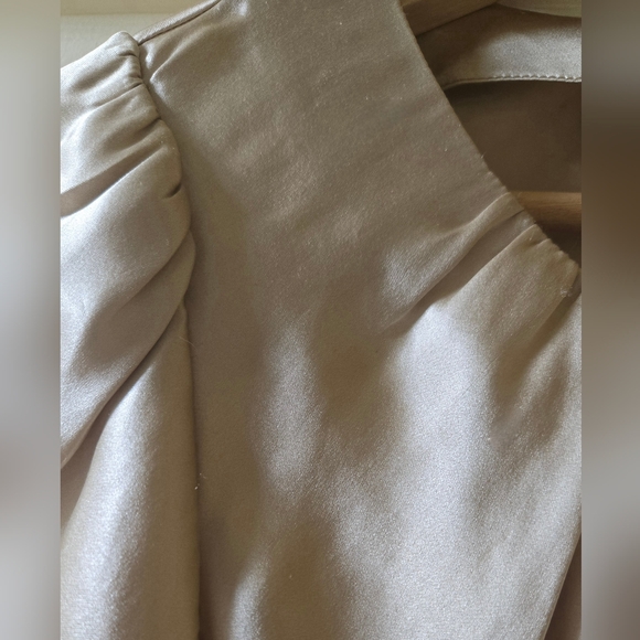 Banana Republic Silk Keyhole Blouse Small NWOT - Picture 3 of 3